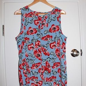 Woman's Sleeve Less Blouse